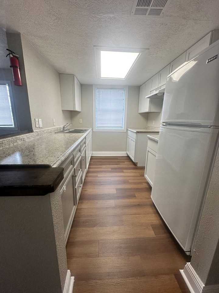 2519 Oak Park Blvd - Photo 2 of 19