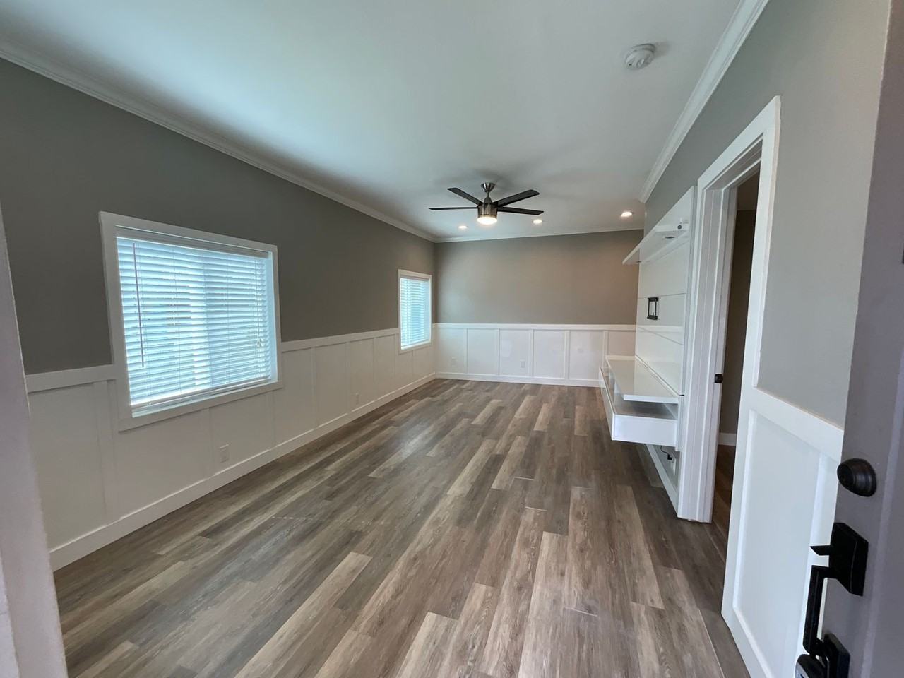 2120 E Grand Ave - Photo 4 of 25