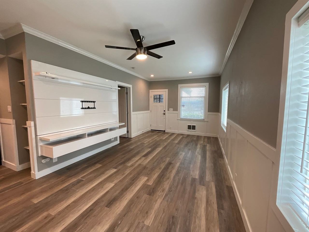 2120 E Grand Ave - Photo 5 of 25