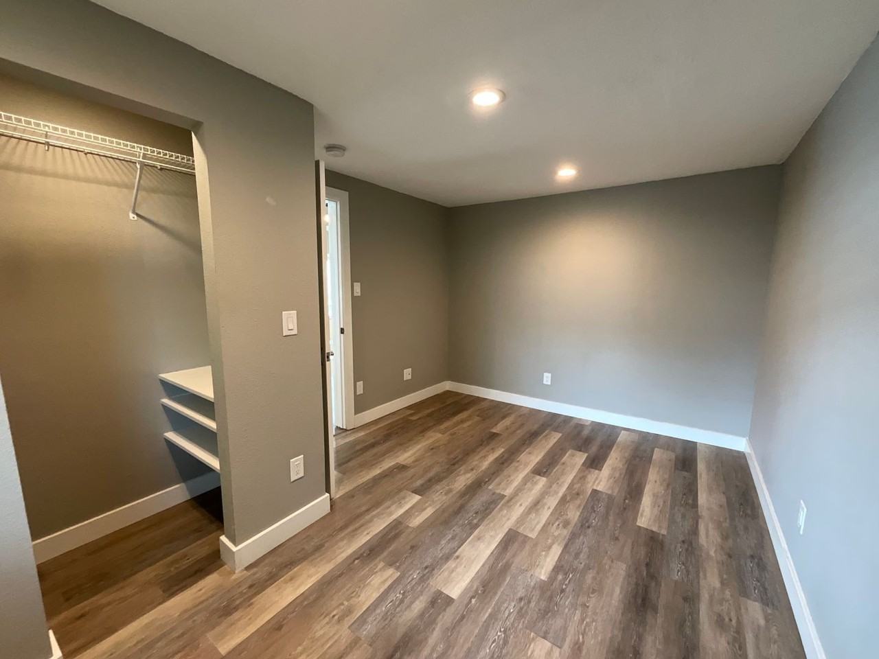 2120 E Grand Ave - Photo 7 of 25