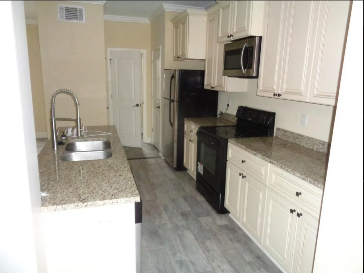 337 Countryview Cv - Photo 4 of 10
