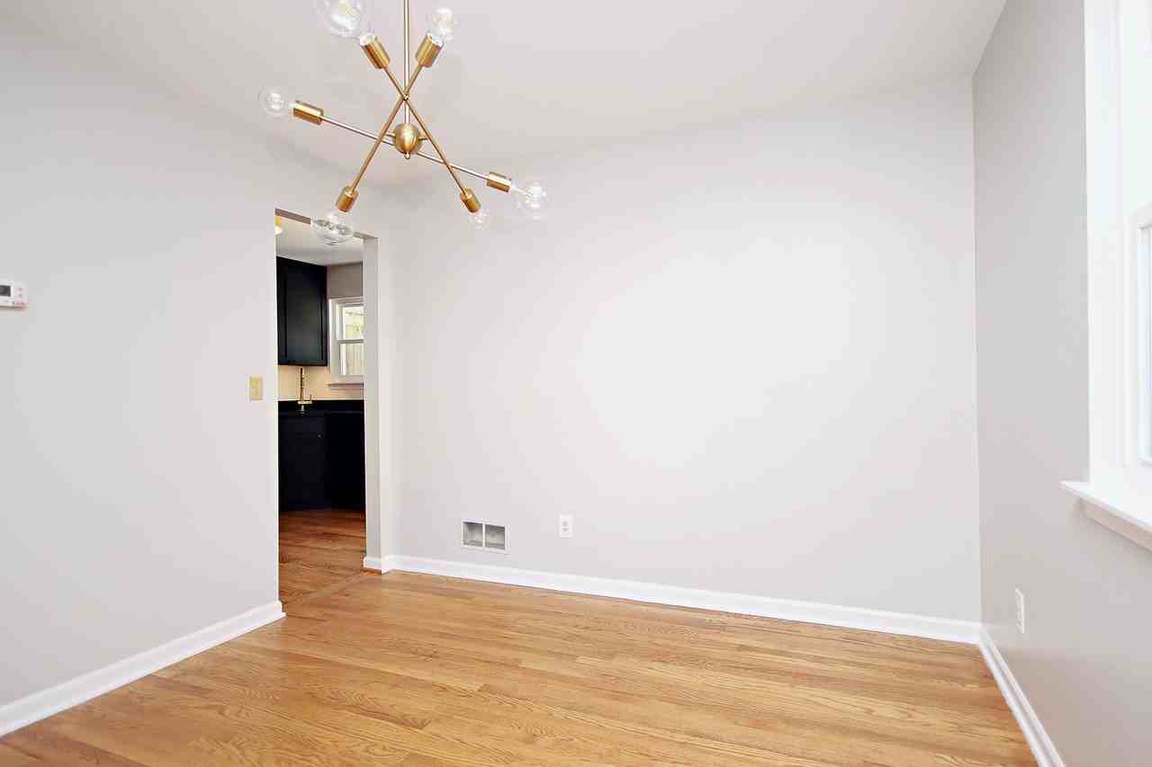 211 Greentree Park - Photo 4 of 20