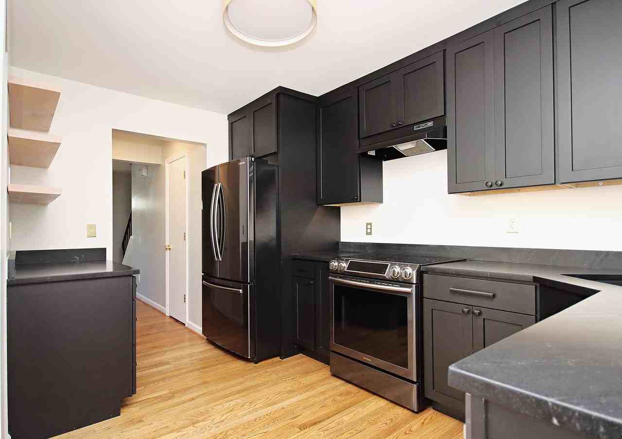 211 Greentree Park - Photo 7 of 20