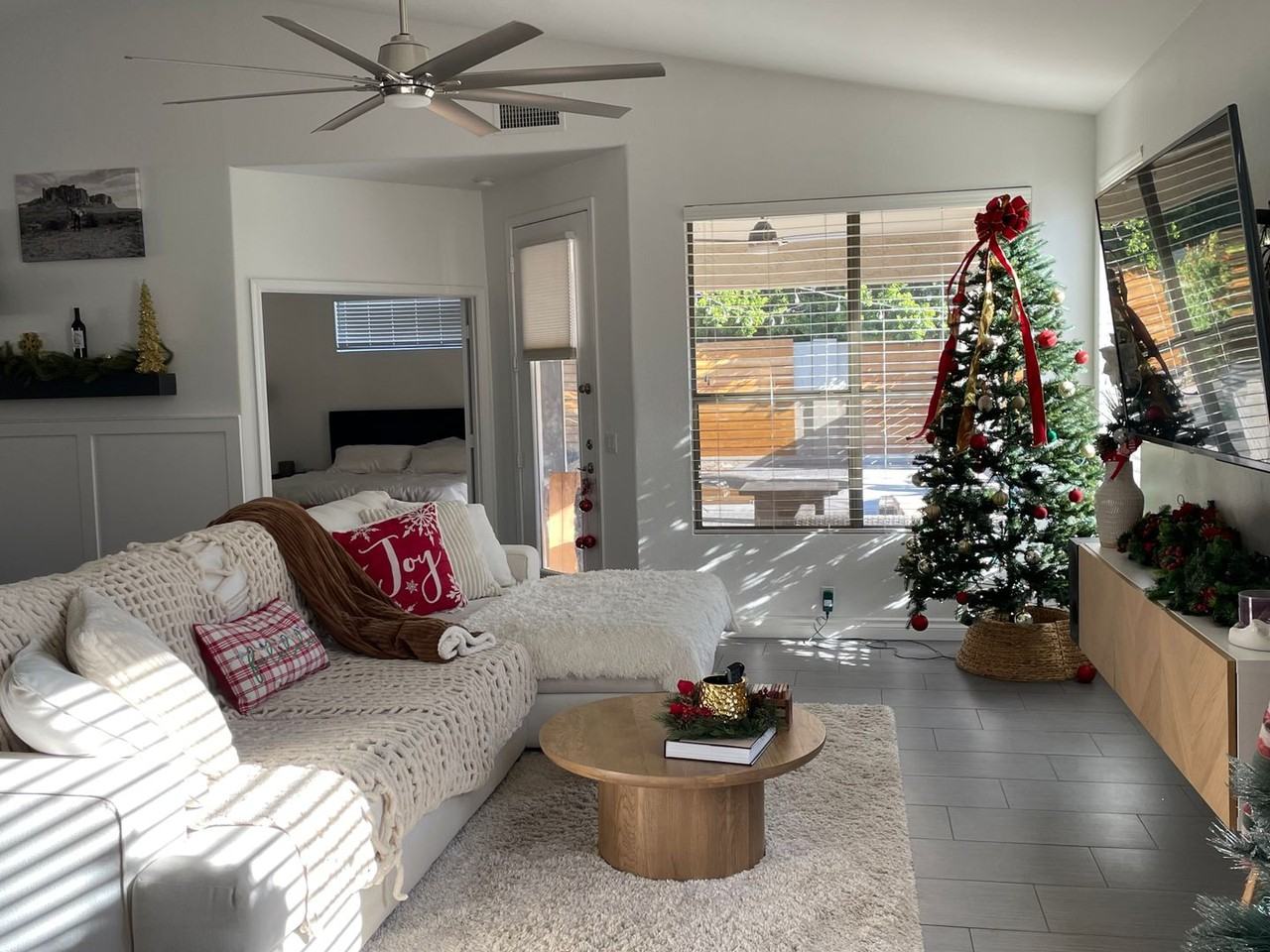 2670 E Hulet Dr - Photo 3 of 18