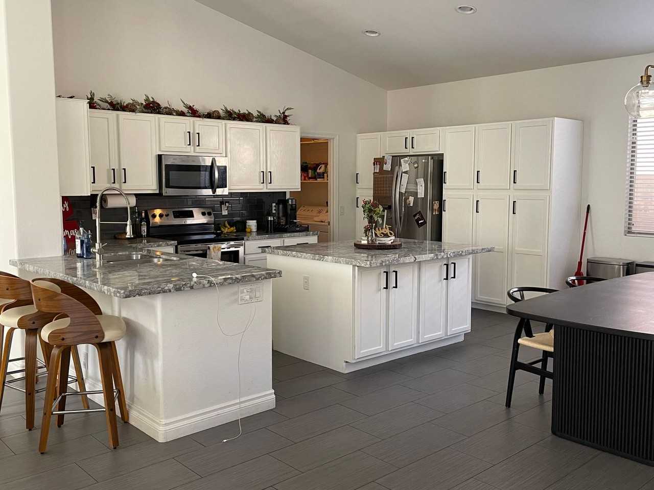 2670 E Hulet Dr - Photo 6 of 18