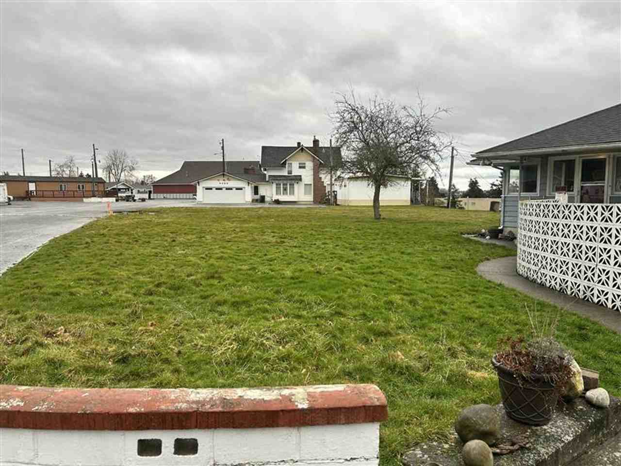 8082 Harborview Rd - Photo 3 of 20