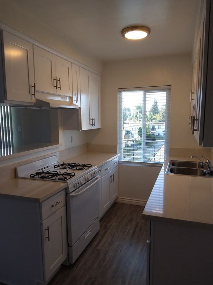 Marquis Apartments - Photo 7 of 23