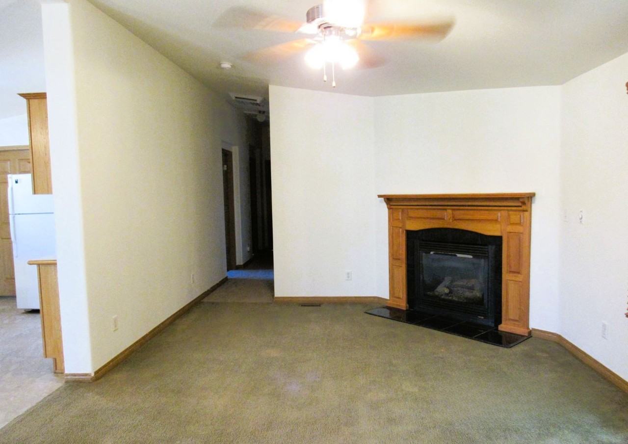 480 Denver Ave - Photo 2 of 21