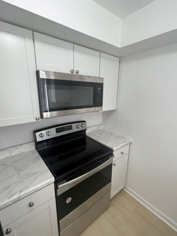 2268 W New Haven Ave - Photo 2 of 11