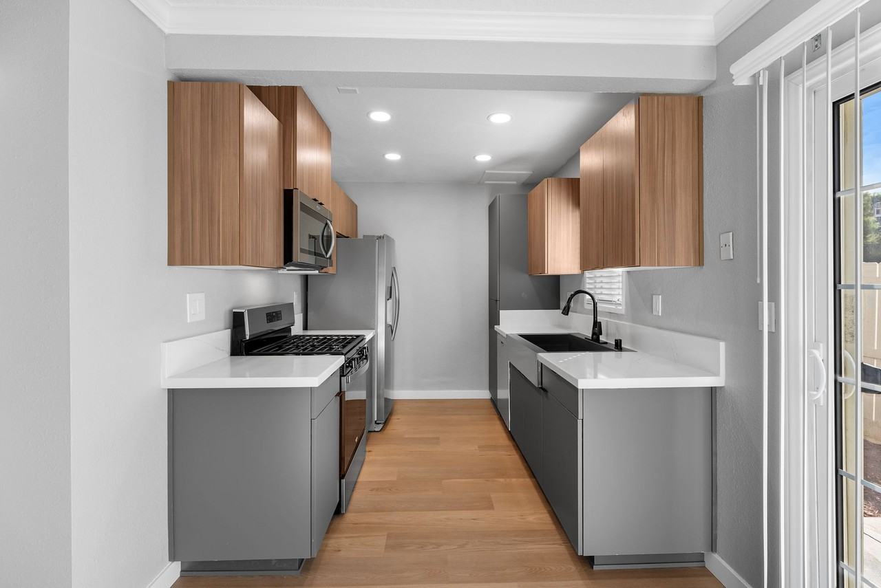 Yorba Linda Pines Apartments - Photo 4 of 33