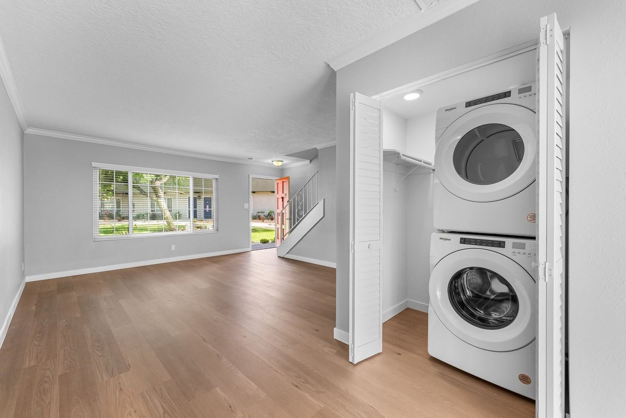 Yorba Linda Pines Apartments - Photo 5 of 33