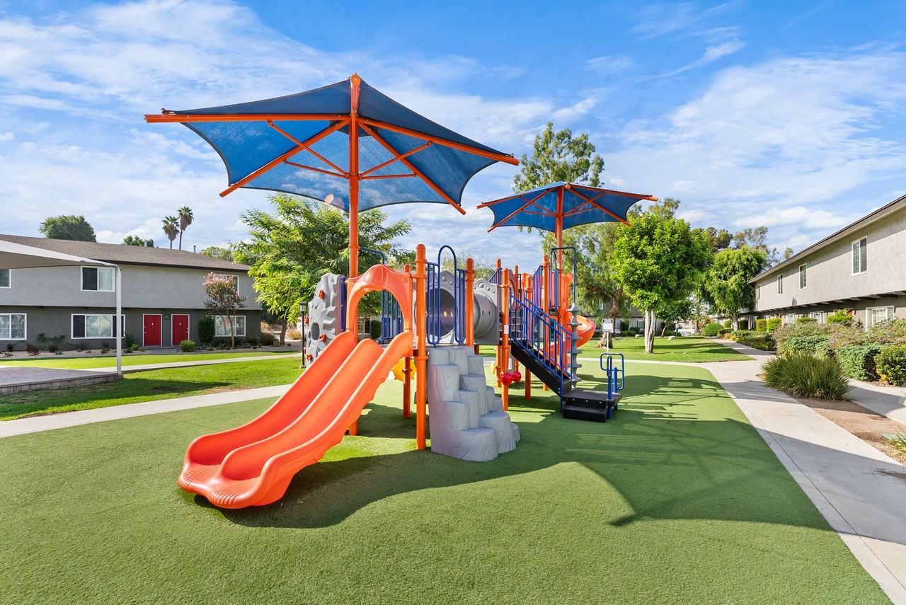 Yorba Linda Pines Apartments - Photo 2 of 23