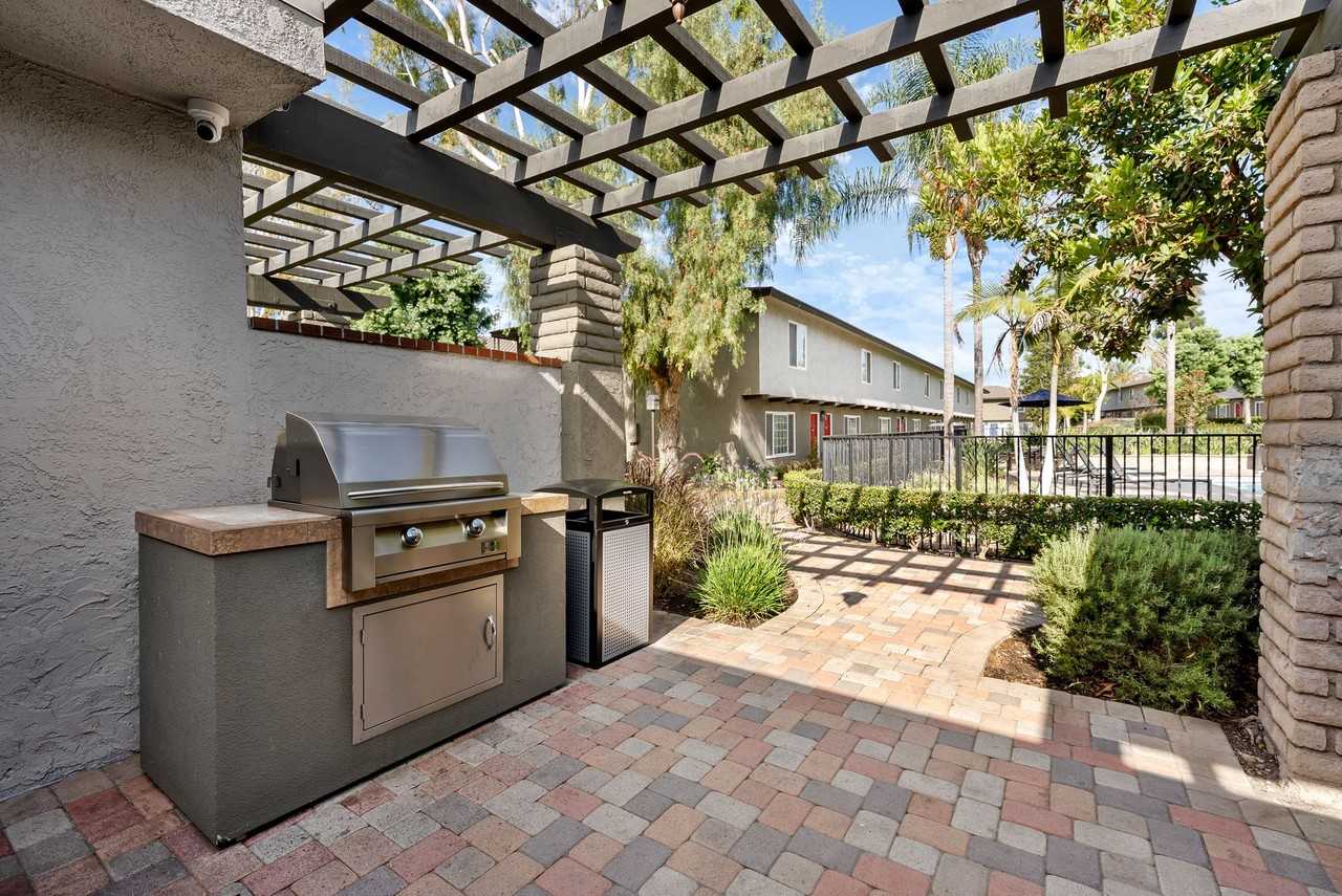 Yorba Linda Pines Apartments - Photo 4 of 23