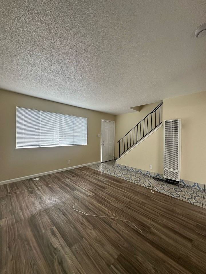 21583 Westpark St - Photo 3 of 27