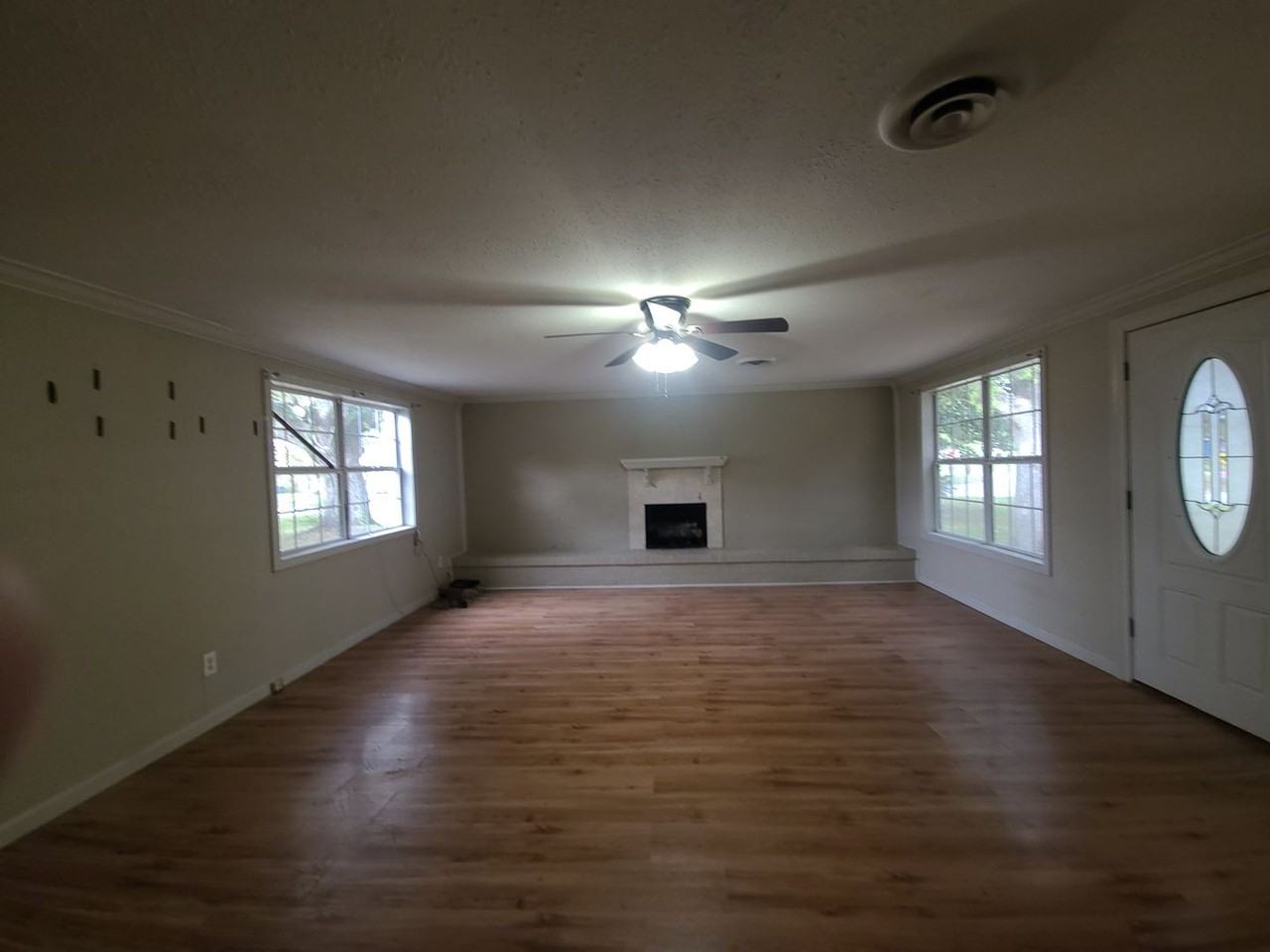 2900 6th St - Photo 2 of 7