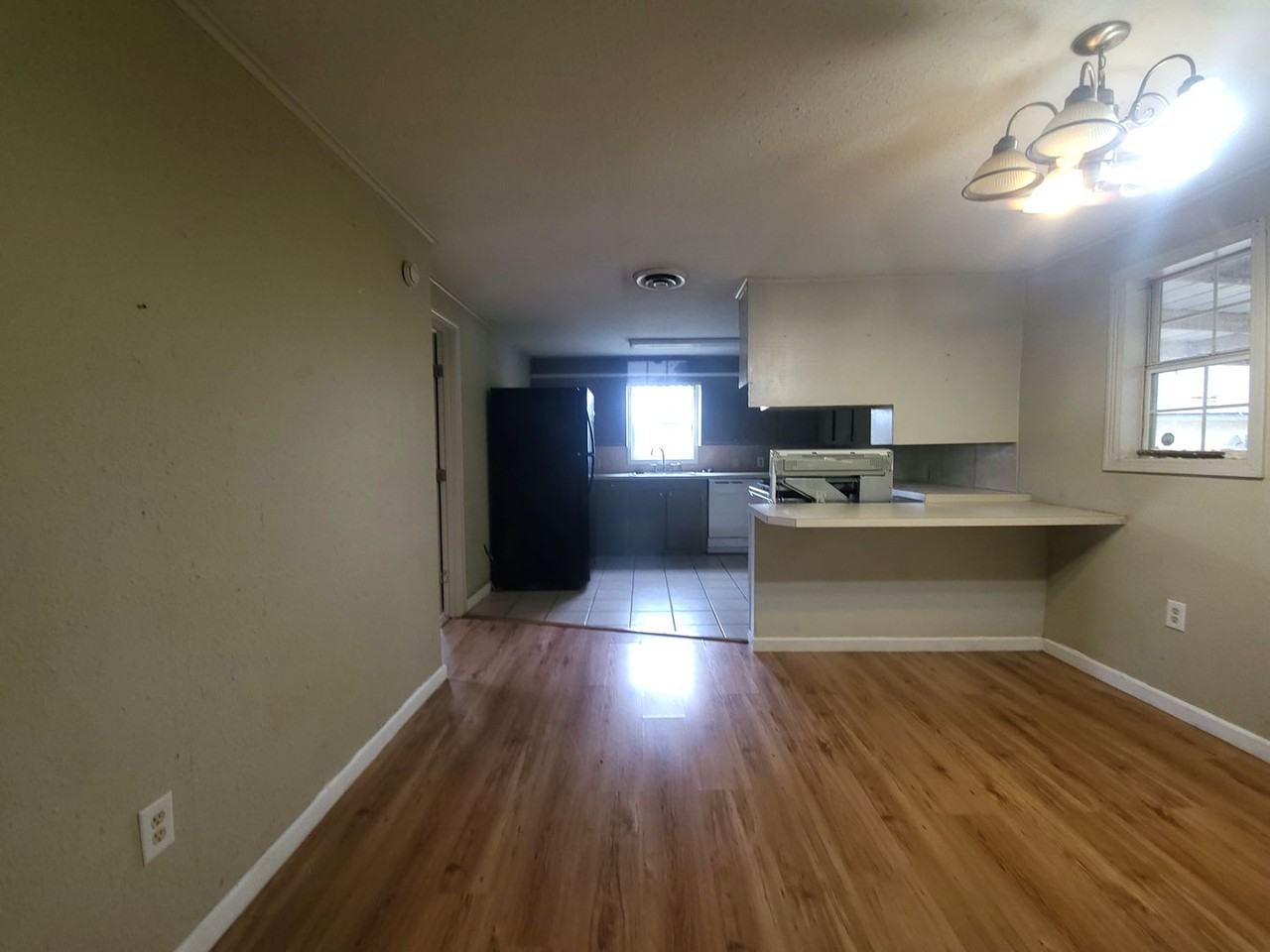 2900 6th St - Photo 4 of 7