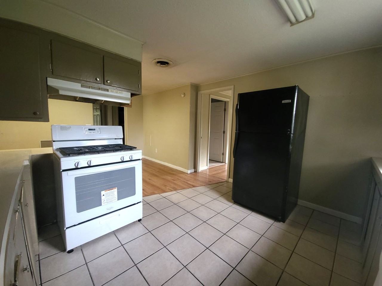 2900 6th St - Photo 5 of 7