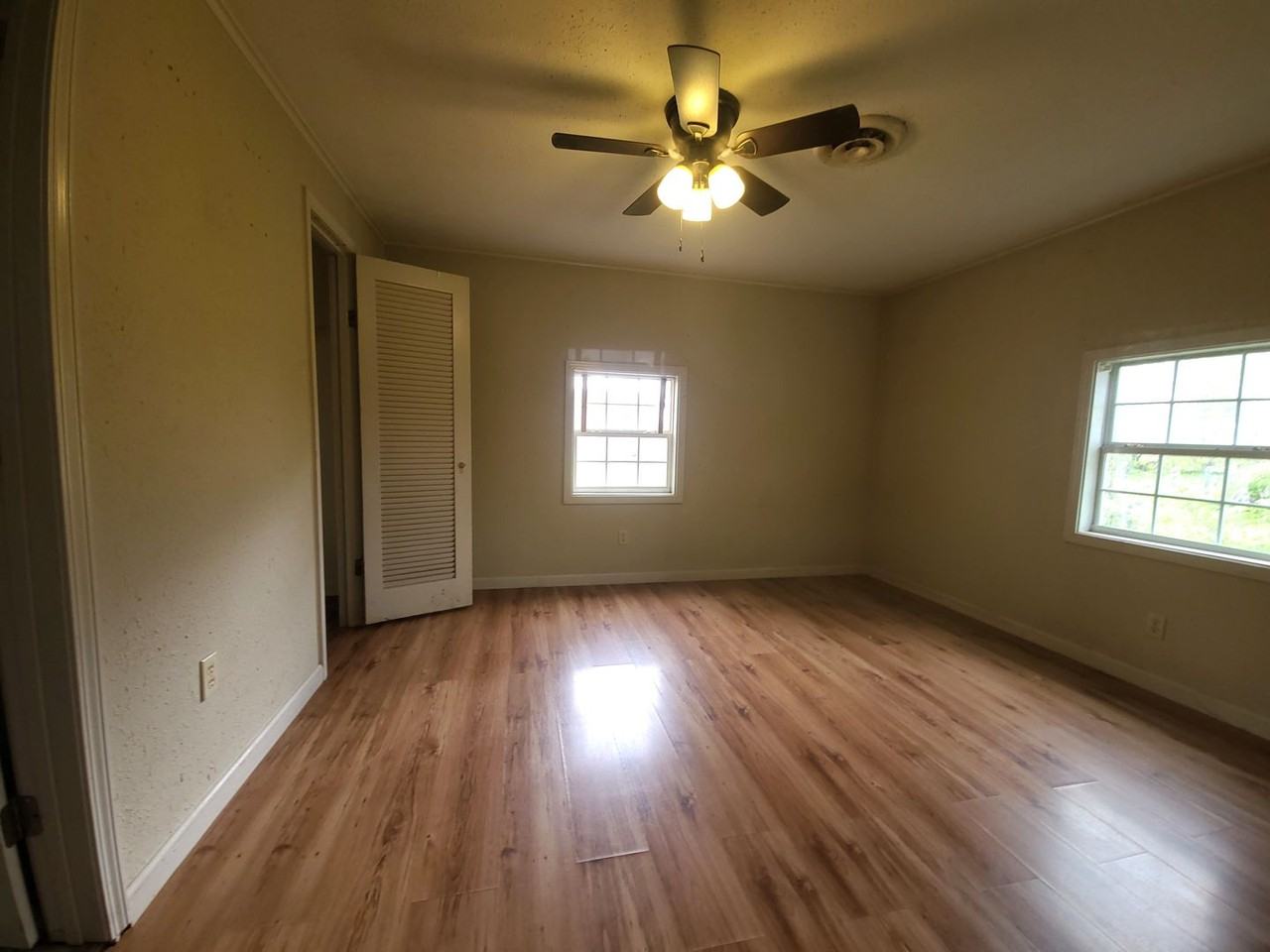 2900 6th St - Photo 6 of 7