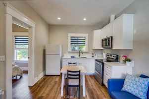 featured image of 2901 2901 - 2903 Raymond Avenue