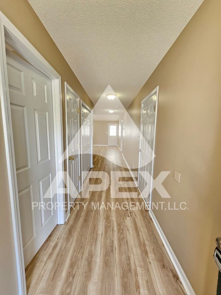 4704 Royal Prince Way - Photo 2 of 22