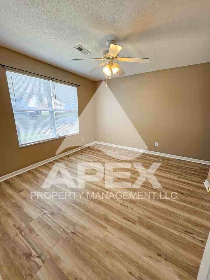 4704 Royal Prince Way - Photo 3 of 22