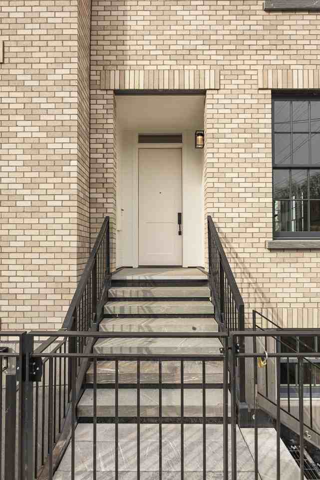2965A Nw Wilson St - Photo 3 of 37
