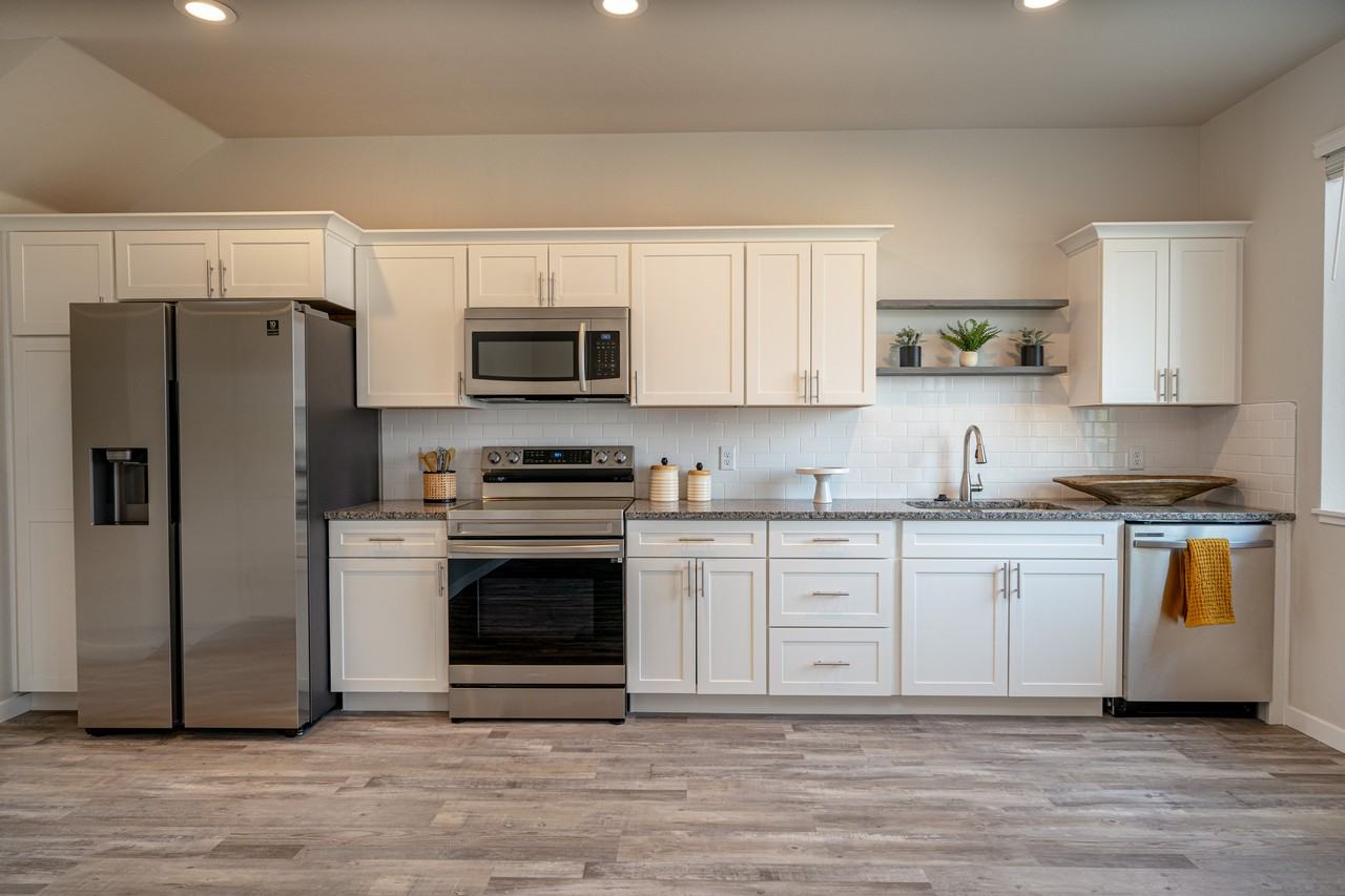 450 W Kennedy Ave #2 - Photo 4 of 19