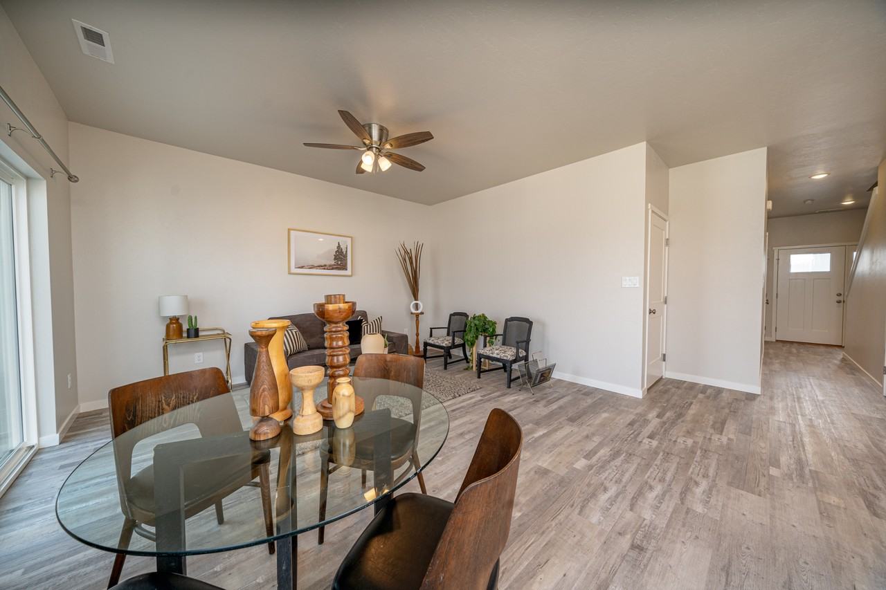 450 W Kennedy Ave #2 - Photo 6 of 19