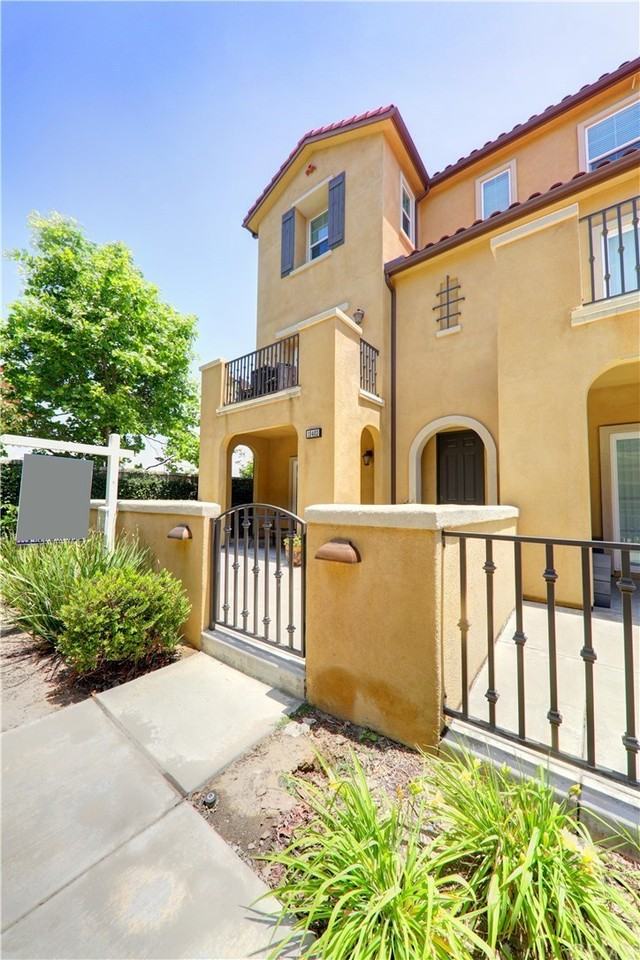 10403 Persimmon Ct - Photo 3 of 41