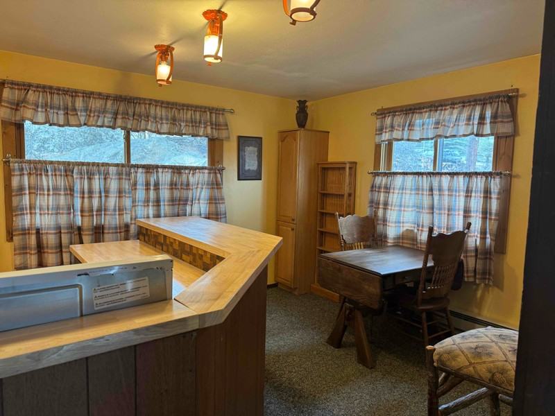 420 Big Horn Dr - Photo 2 of 11