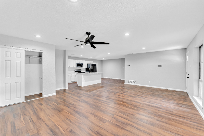 1211 Athens Dr - Photo 3 of 37