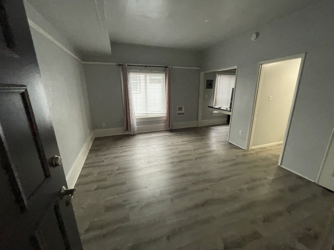 134 West Hawthorn Street - Photo 2 of 18