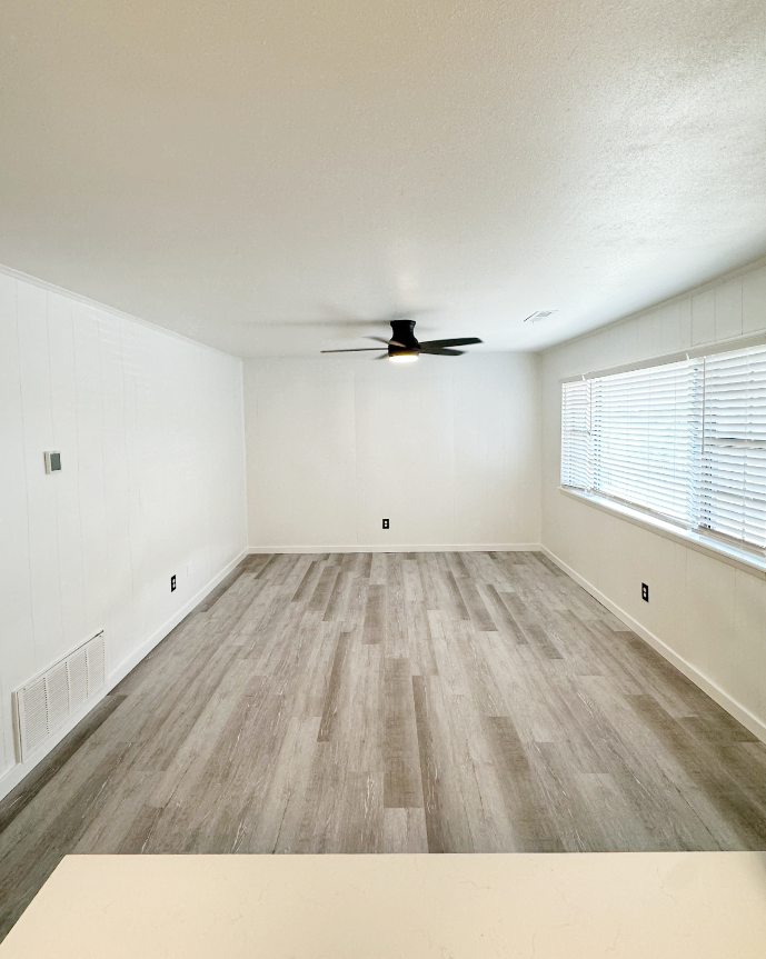 685 North Leverett Avenue - Photo 3 of 15