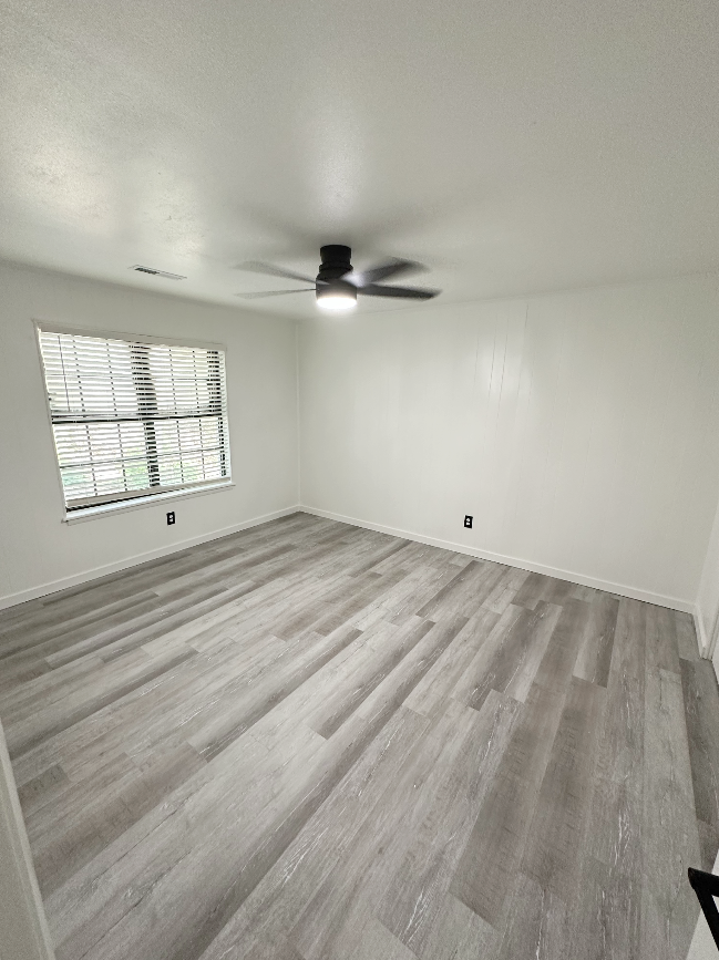 685 North Leverett Avenue - Photo 6 of 15