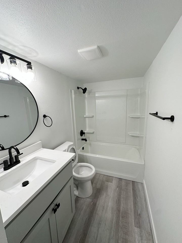 685 North Leverett Avenue - Photo 7 of 15