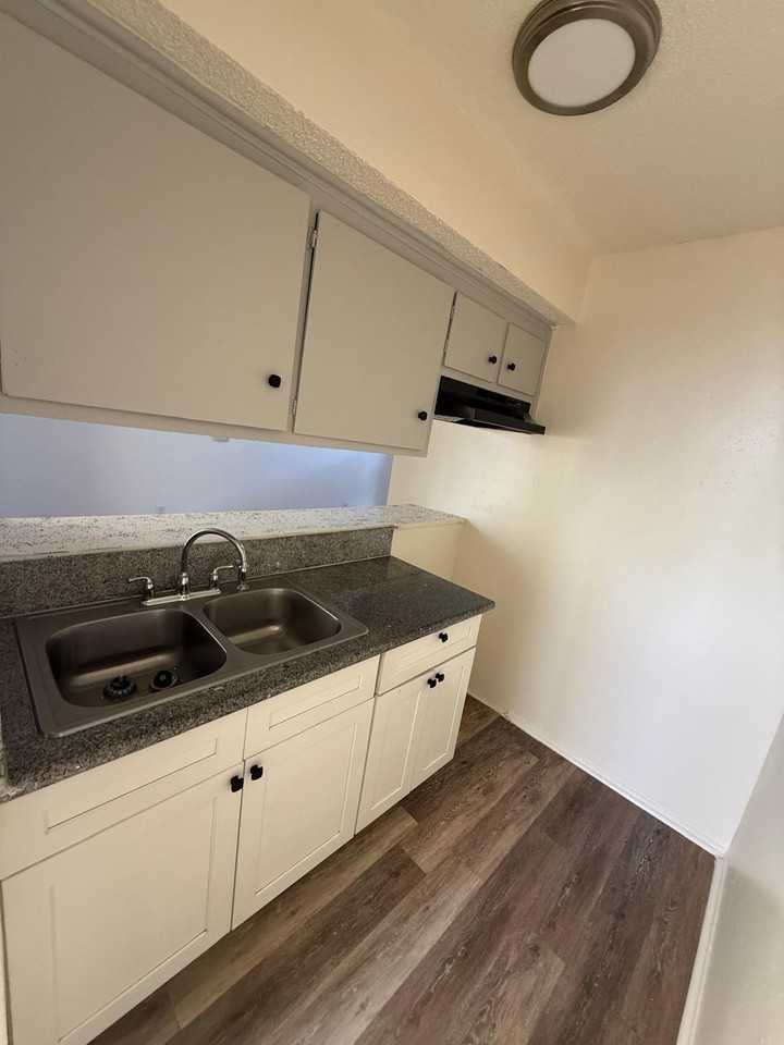 6323-6325 Marconi St - Photo 3 of 9