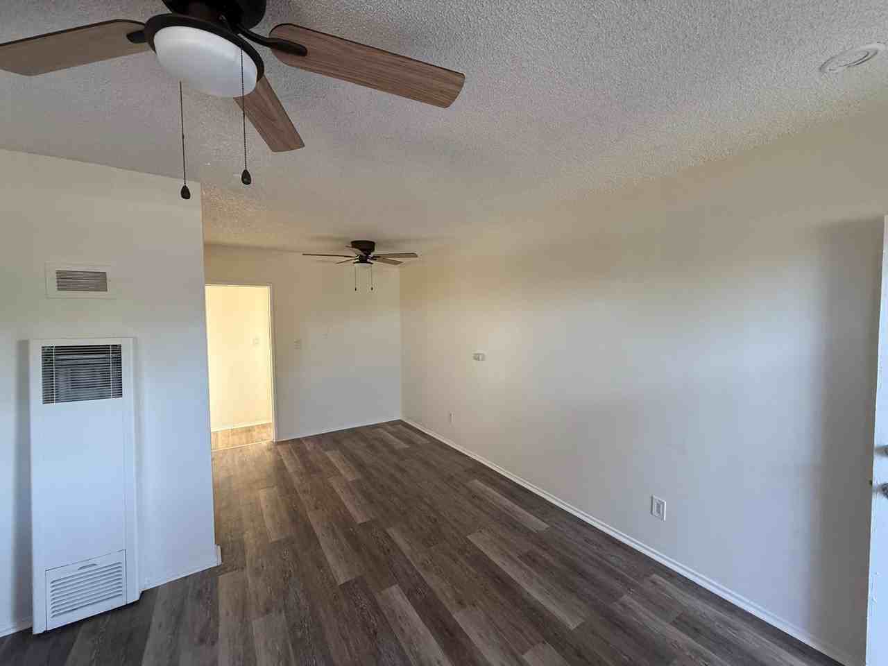 6323-6325 Marconi St - Photo 5 of 9