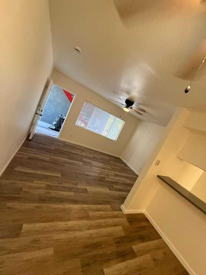 6323-6325 Marconi St - Photo 7 of 9