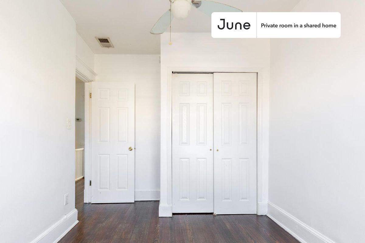 616 Orleans Pl Ne #B - Photo 4 of 21