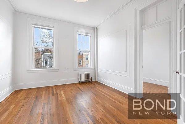 140 Bedford Ave - Photo 3 of 4