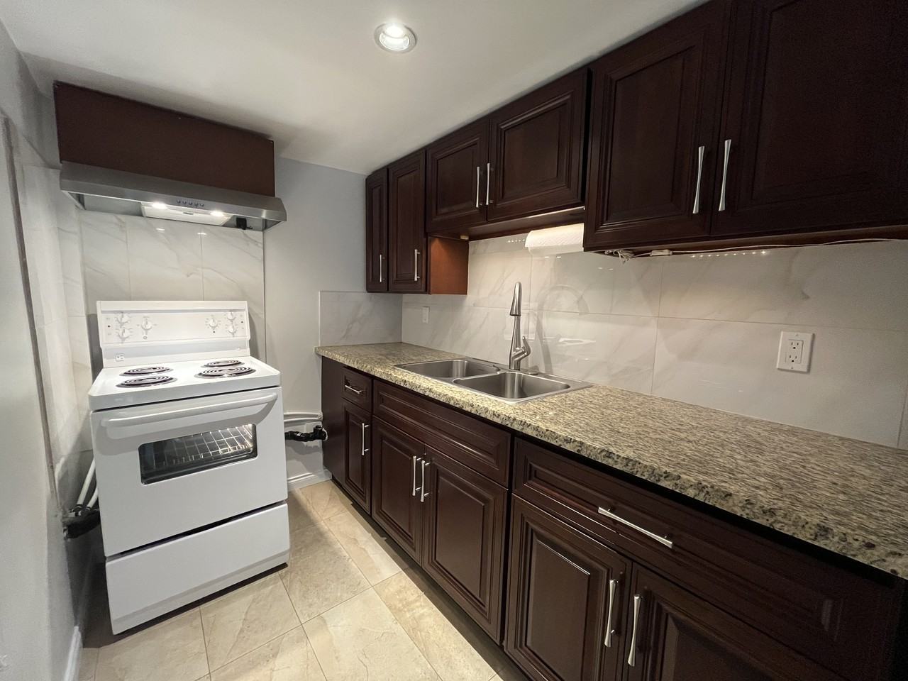 E Georgia St & Skeena St