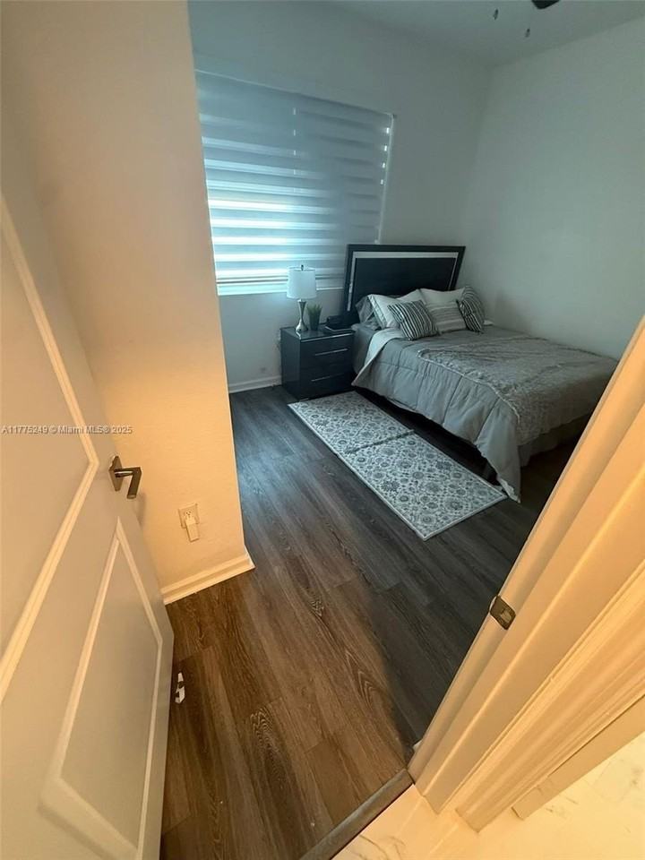 27362 Sw 132nd Ct #1 - Photo 4 of 8