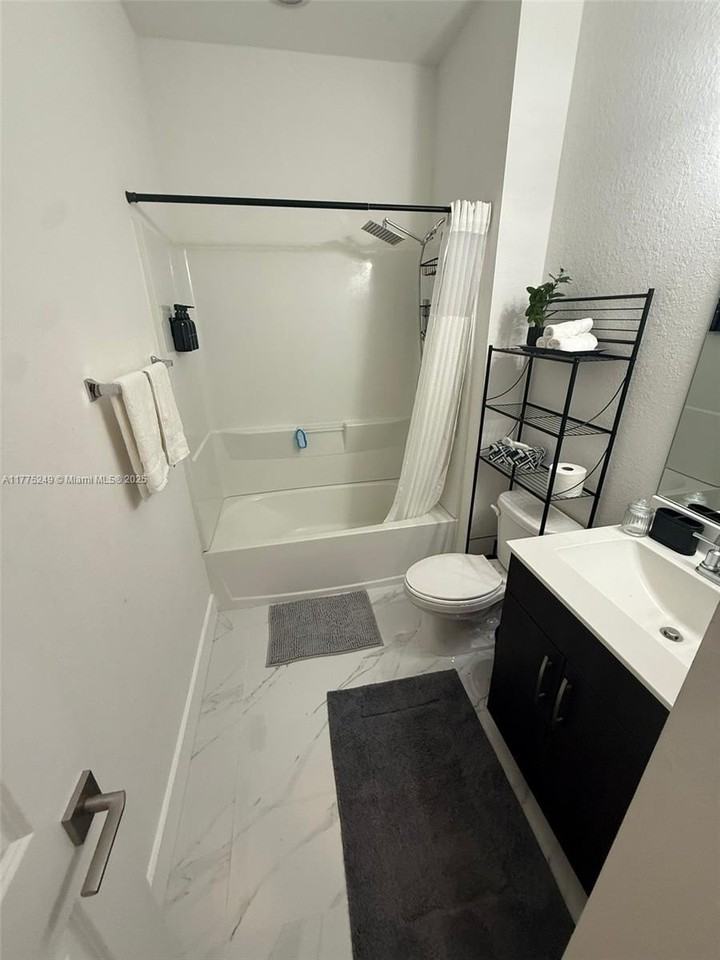 27362 Sw 132nd Ct #1 - Photo 5 of 8