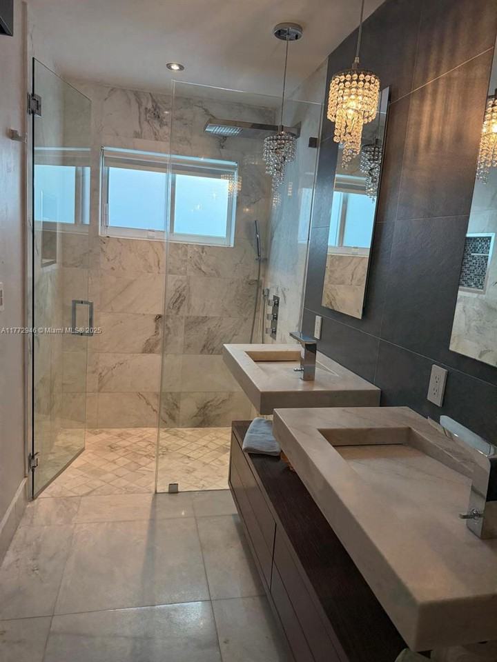 Nw 165th St #8370 - Photo 3 of 8