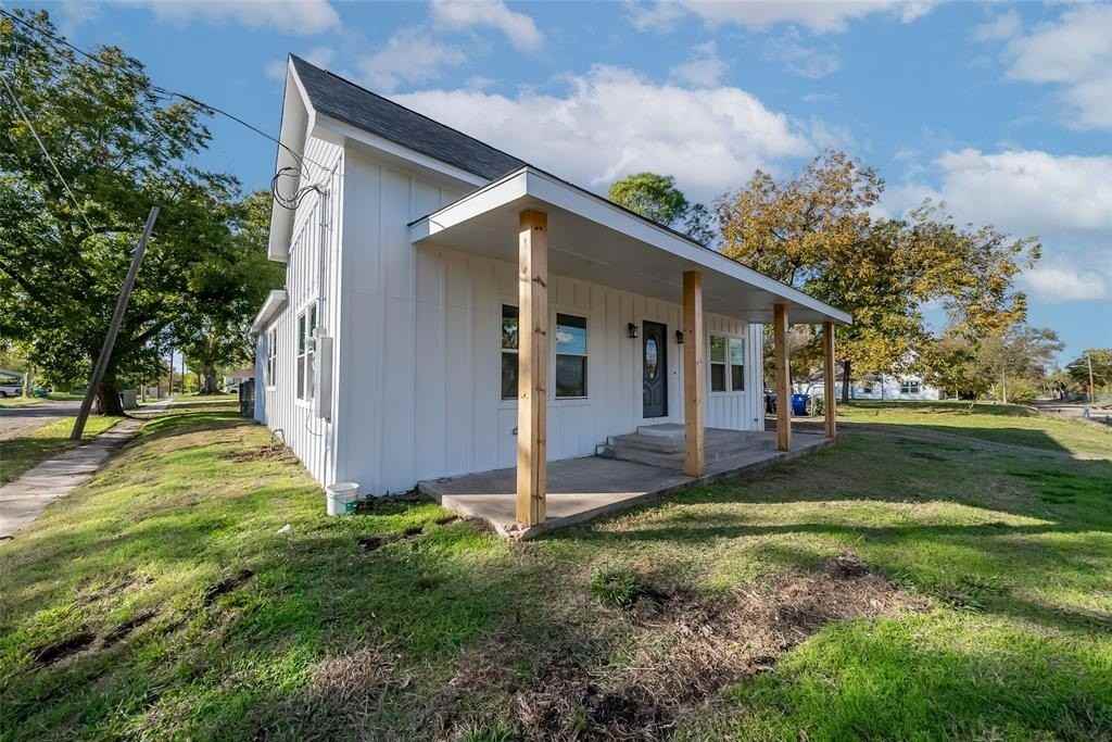 3222 Travis St - Photo 4 of 40