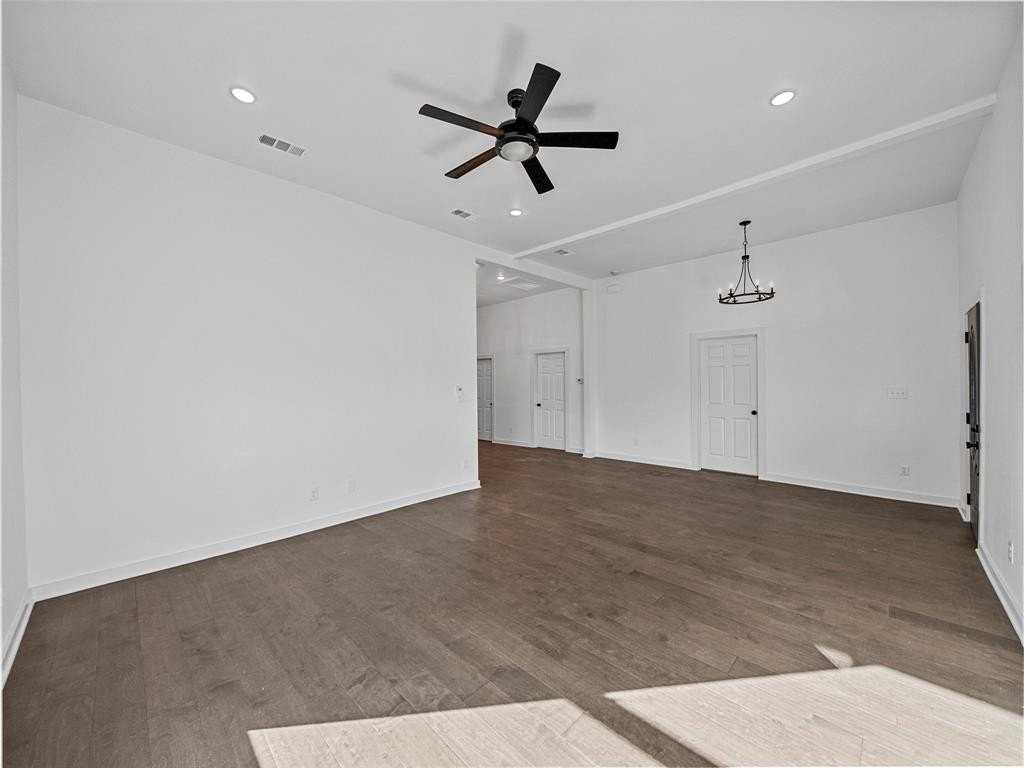 3222 Travis St - Photo 6 of 40