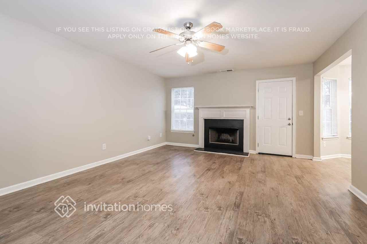 1147 Oak Hollow Ln - Photo 5 of 18