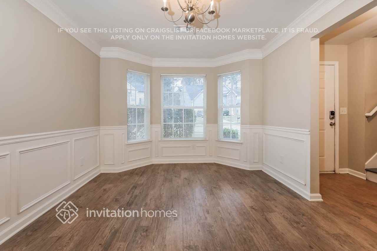 1147 Oak Hollow Ln - Photo 4 of 18