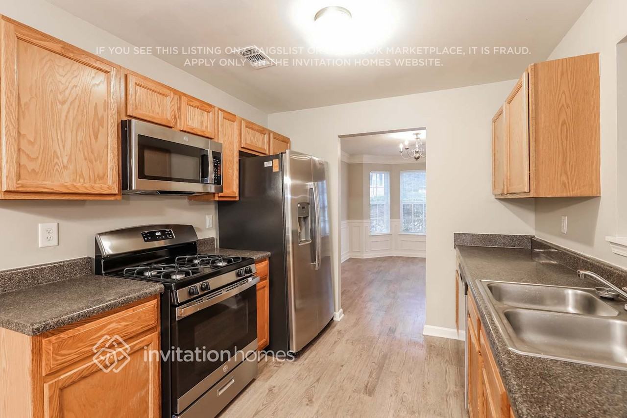 1147 Oak Hollow Ln - Photo 7 of 18