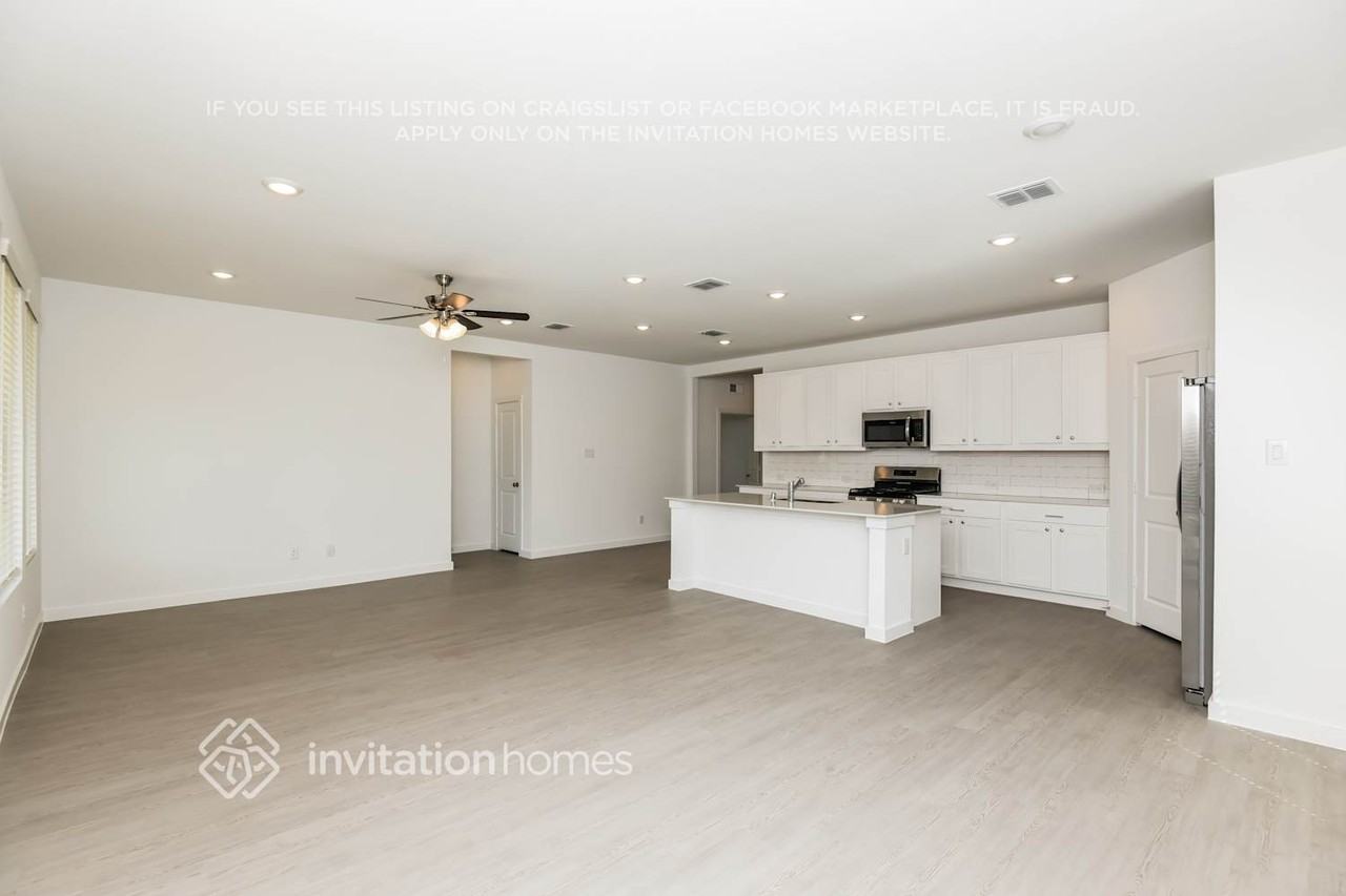 312 Sedalia Trl - Photo 3 of 17